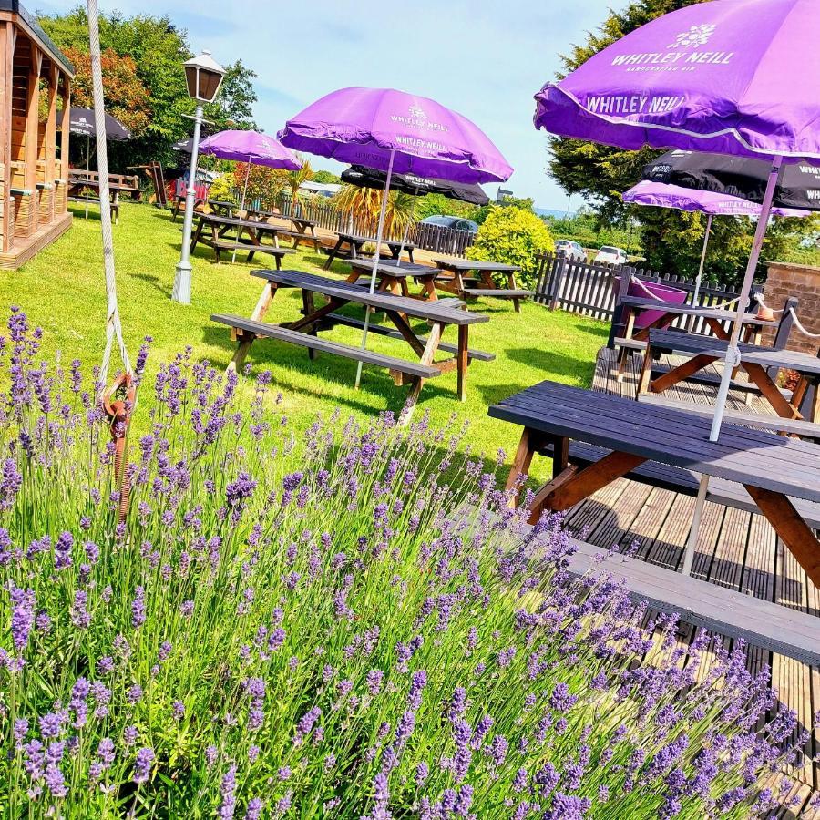 Tipputs Inn, Pub, Restaurant & Boutique Flats Страуд Екстериор снимка